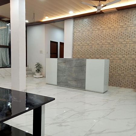 5 Petals Hotel Varanasi Exterior foto