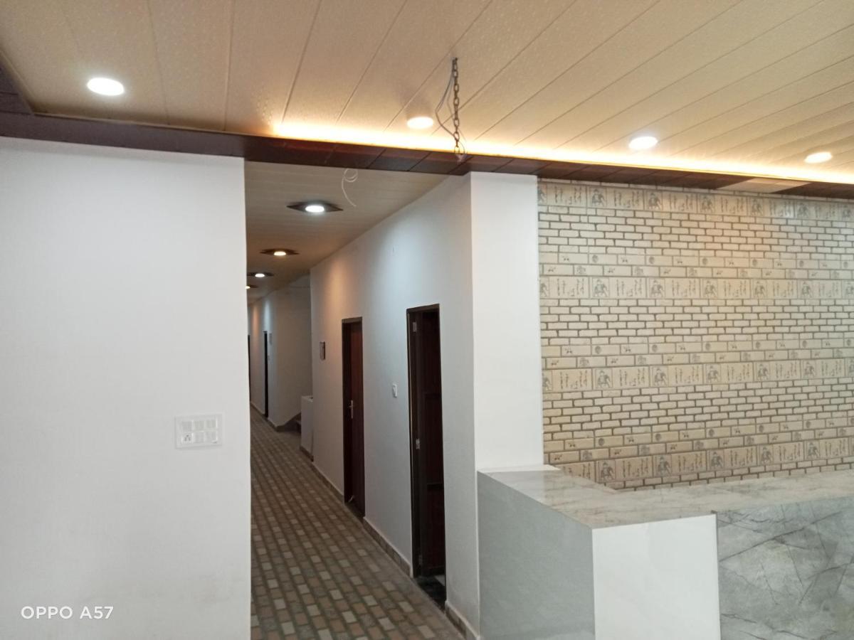 5 Petals Hotel Varanasi Exterior foto