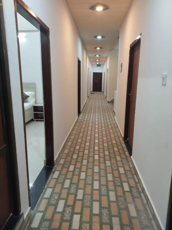 5 Petals Hotel Varanasi Exterior foto