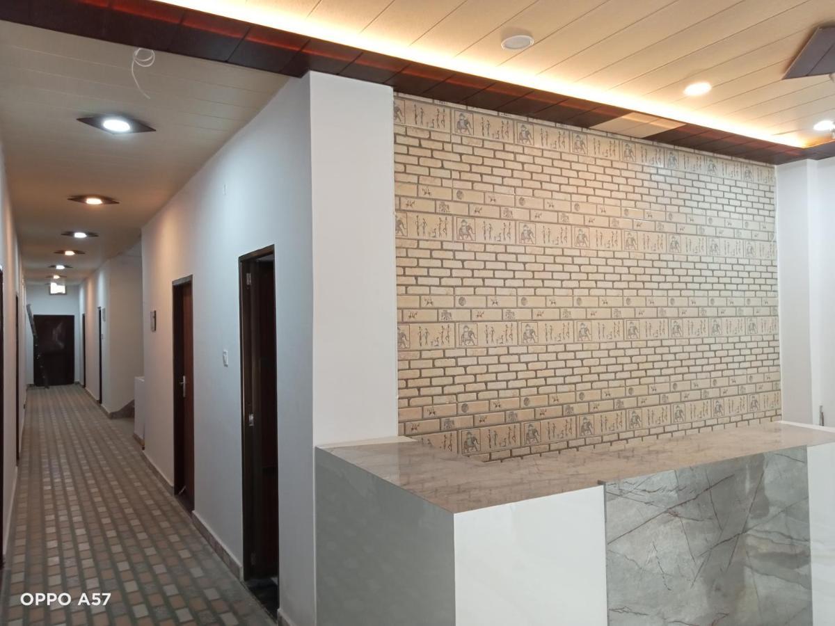5 Petals Hotel Varanasi Exterior foto