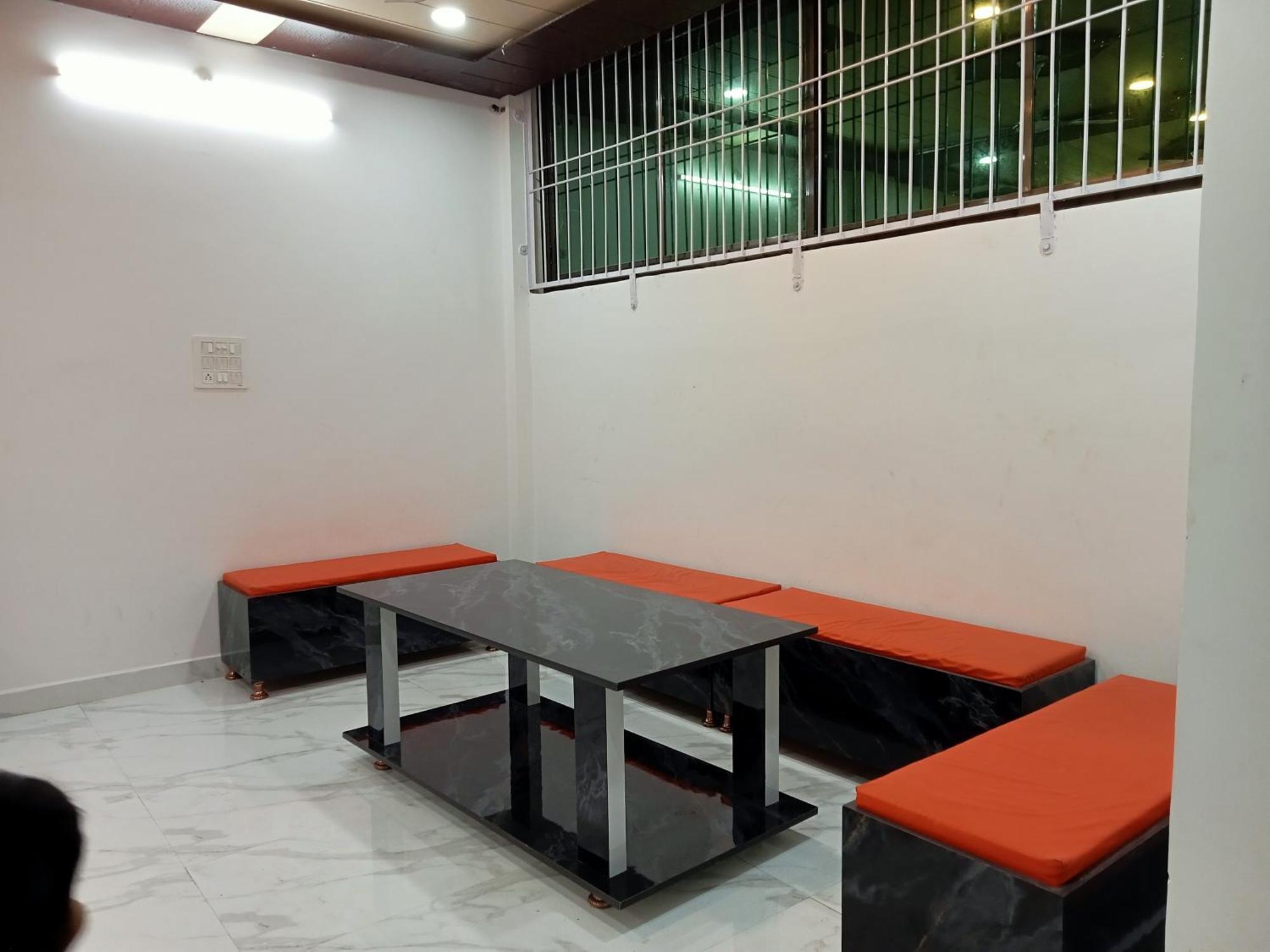 5 Petals Hotel Varanasi Exterior foto