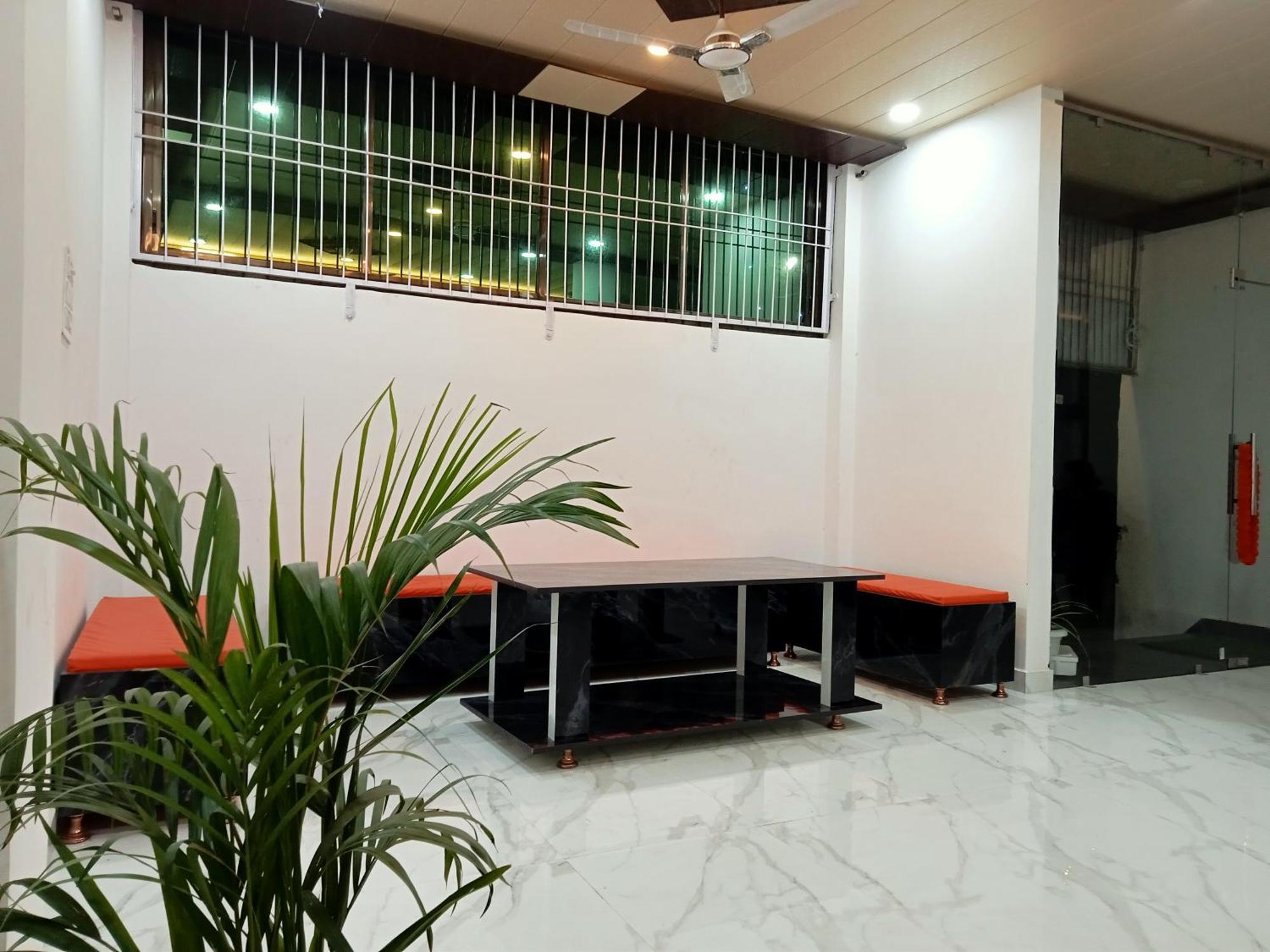 5 Petals Hotel Varanasi Exterior foto