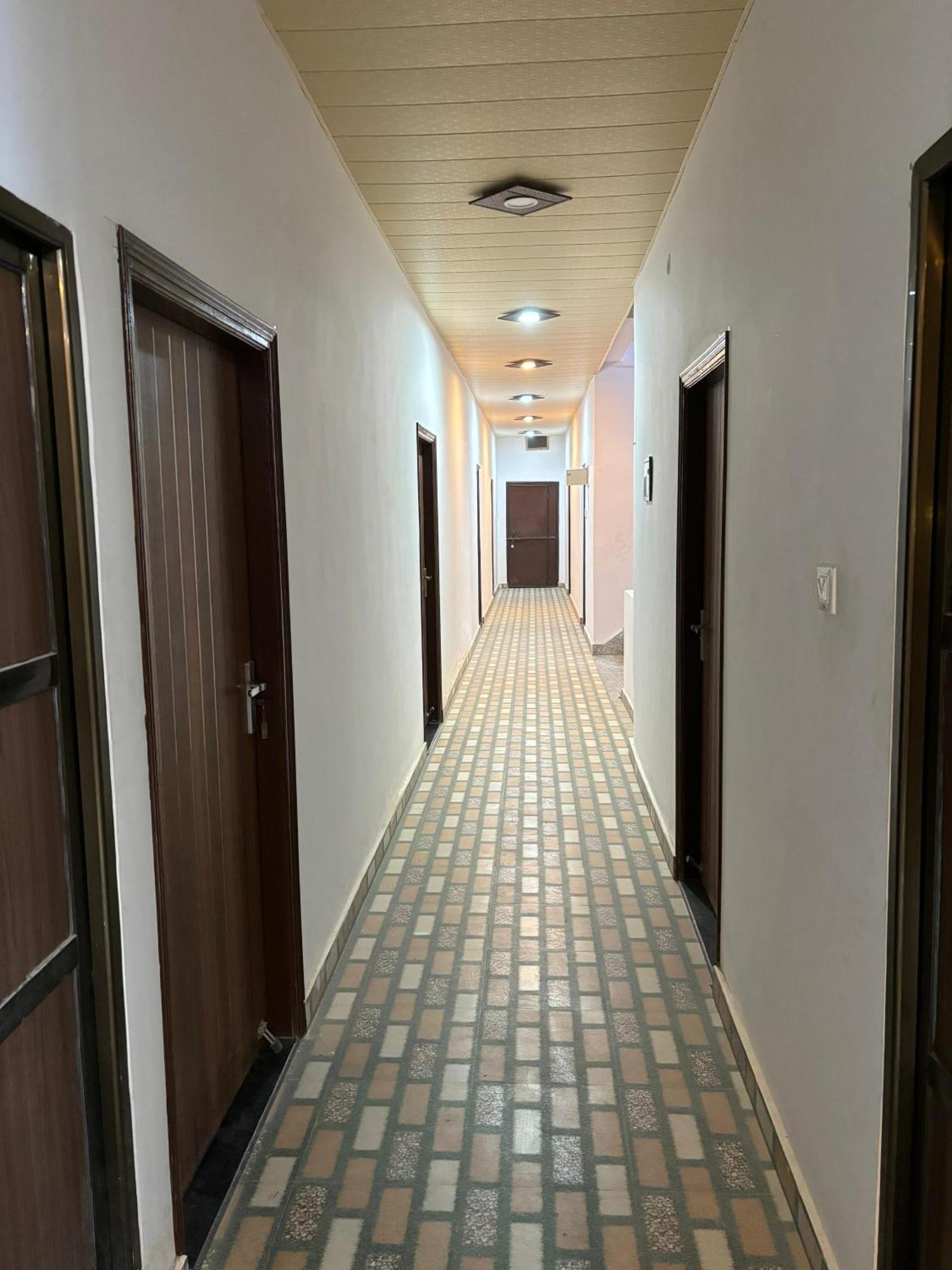 5 Petals Hotel Varanasi Exterior foto