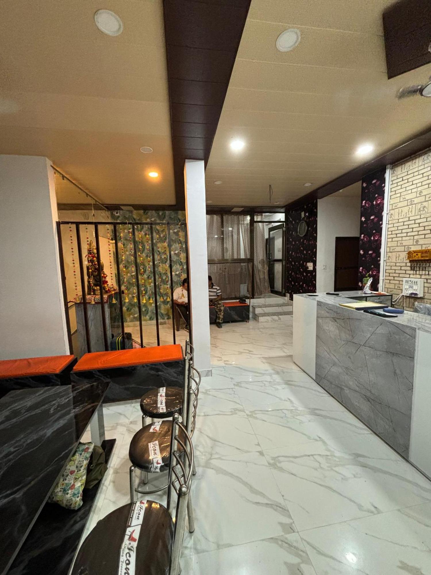 5 Petals Hotel Varanasi Exterior foto