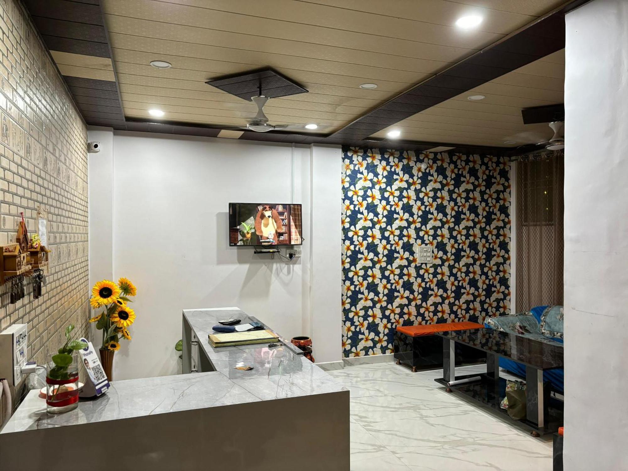 5 Petals Hotel Varanasi Exterior foto